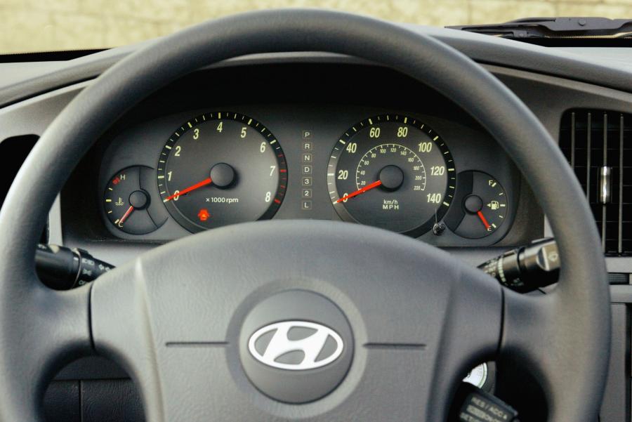  Hyundai Elantra 2004 года  (фото 3 из 17)